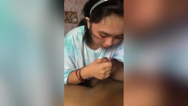 Binigyan ng Sample ni Nicole si Angkol