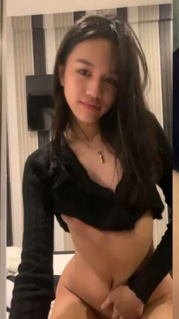 Sinipsip ni Pretty Ang Ulo ng Titi